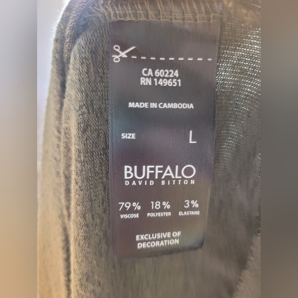 Buffalo David Britton Army Green Black Star Pattern Crewneck Top - Picture 5 of 5